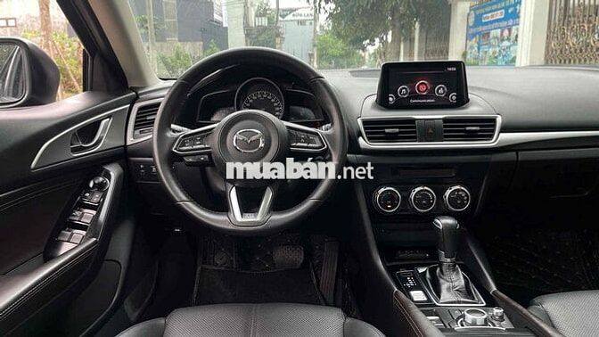 Mazda 3 2018 1.5 AT Sedan - 29000 km