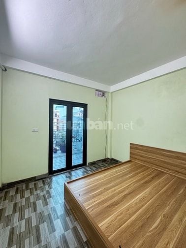 Giá rẻ nhất Long biên nhà 3 phòng ngủ. Ngõ nông. Giá chỉ 5 tỷ