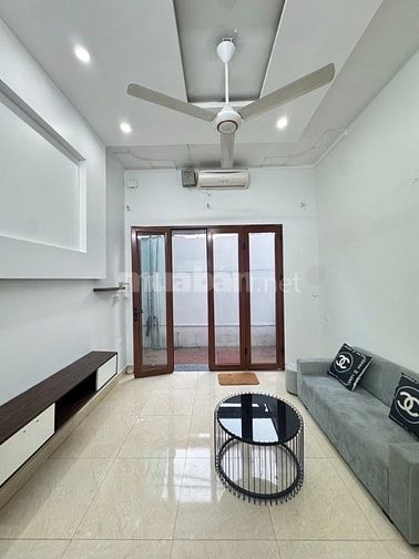 Giá rẻ nhất Long biên nhà 3 phòng ngủ. Ngõ nông. Giá chỉ 5 tỷ