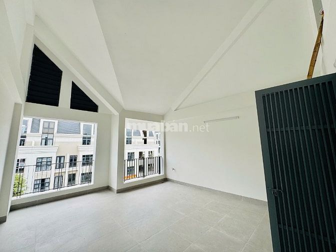 Cho thuê nhà mặt đường 24m khu đô thi Hinode Royal Park Lai Xá