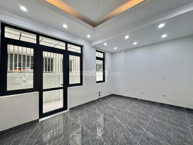 Cho thuê nhà mặt đường 24m khu đô thi Hinode Royal Park Lai Xá