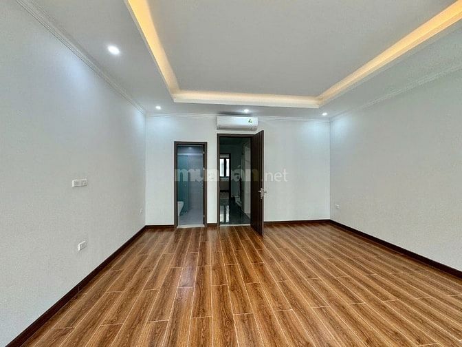 Cho thuê nhà mặt đường 24m khu đô thi Hinode Royal Park Lai Xá