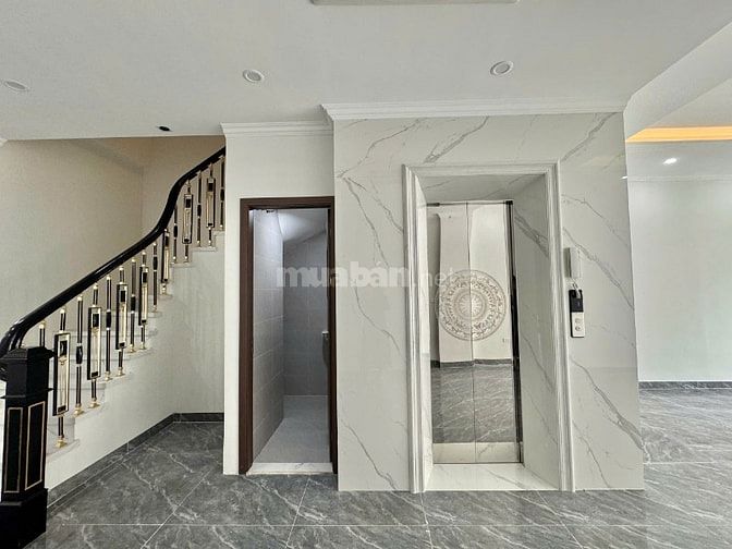 Cho thuê nhà mặt đường 24m khu đô thi Hinode Royal Park Lai Xá