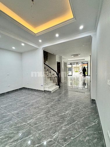 Cho thuê nhà mặt đường 24m khu đô thi Hinode Royal Park Lai Xá