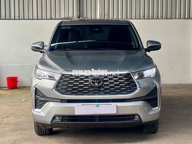Bán Toyota Innova Cross 2023 HEV - 8000 km zin 99%