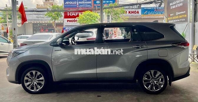 Bán Toyota Innova Cross 2023 HEV - 8000 km zin 99%