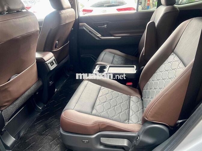 Bán Toyota Innova Cross 2023 HEV - 8000 km zin 99%