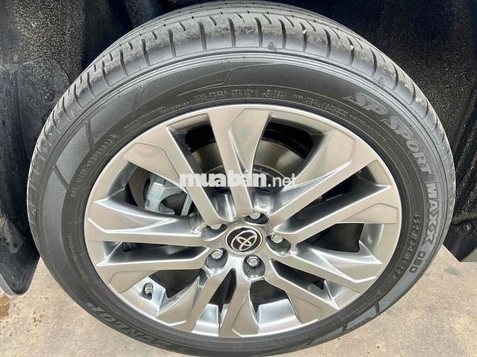 Bán Toyota Innova Cross 2023 HEV - 8000 km zin 99%