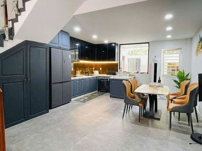 NHÀ MỚI 6 TẦNG THANG MÁY NỘI THẤT ĐỒ GỖ GIÁ TRỊ, Ô TÔ ĐỖ CỬA