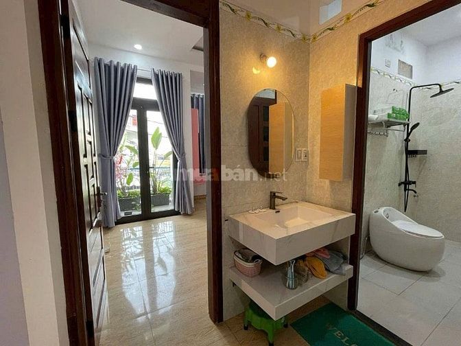 NHÀ MỚI 6 TẦNG THANG MÁY NỘI THẤT ĐỒ GỖ GIÁ TRỊ, Ô TÔ ĐỖ CỬA