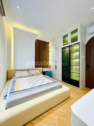 Đi nước ngoài định cư bán gấp nhà ở đường Phan Đăng Lưu, phường 1, quậ