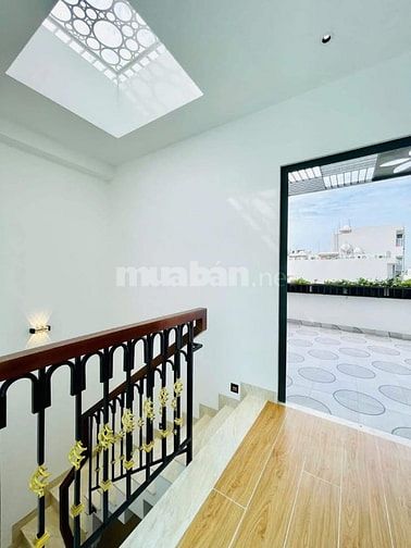 Đi nước ngoài định cư bán gấp nhà ở đường Phan Đăng Lưu, phường 1, quậ