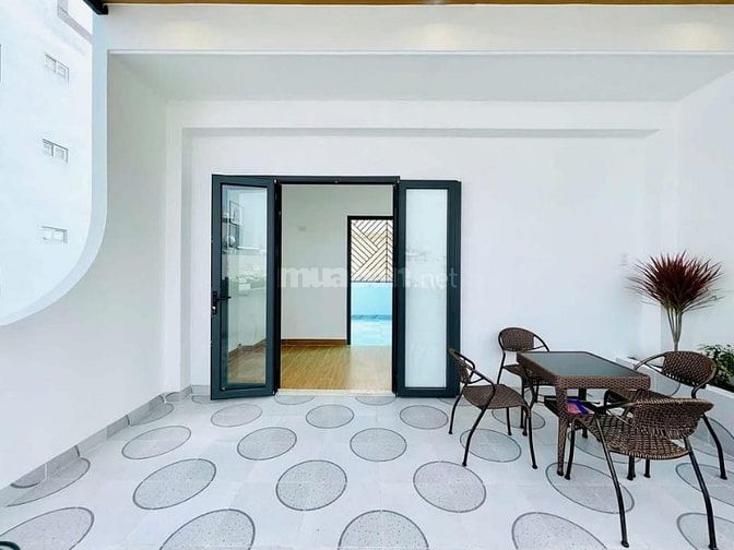 Đi nước ngoài định cư bán gấp nhà ở đường Phan Đăng Lưu, phường 1, quậ
