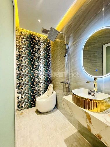 Đi nước ngoài định cư bán gấp nhà ở đường Phan Đăng Lưu, phường 1, quậ