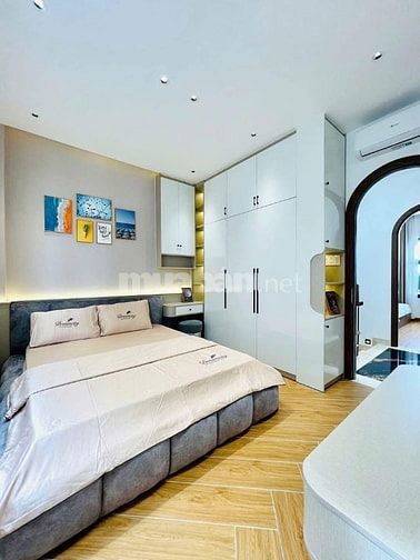 Đi nước ngoài định cư bán gấp nhà ở đường Phan Đăng Lưu, phường 1, quậ