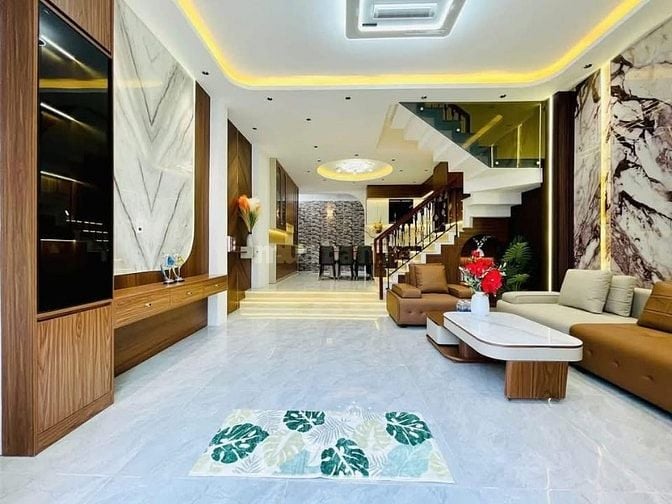 Đi nước ngoài định cư bán gấp nhà ở đường Phan Đăng Lưu, phường 1, quậ