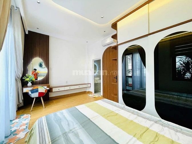 Đi nước ngoài định cư bán gấp nhà ở đường Phan Đăng Lưu, phường 1, quậ