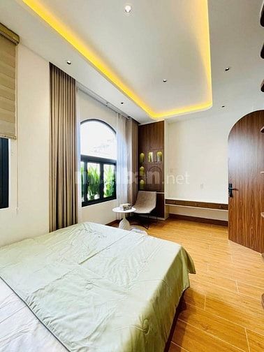 Đi nước ngoài định cư bán gấp nhà ở đường Phan Đăng Lưu, phường 1, quậ