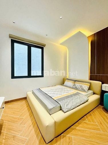 Đi nước ngoài định cư bán gấp nhà ở đường Phan Đăng Lưu, phường 1, quậ