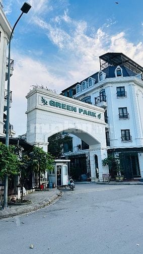 Bán nhà vườn liền kề, mặt đường lớn, thuộc khu biệt thự GREEN PARK 
