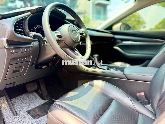 Mazda 3 2021 1.5 Premium - 22000 km
