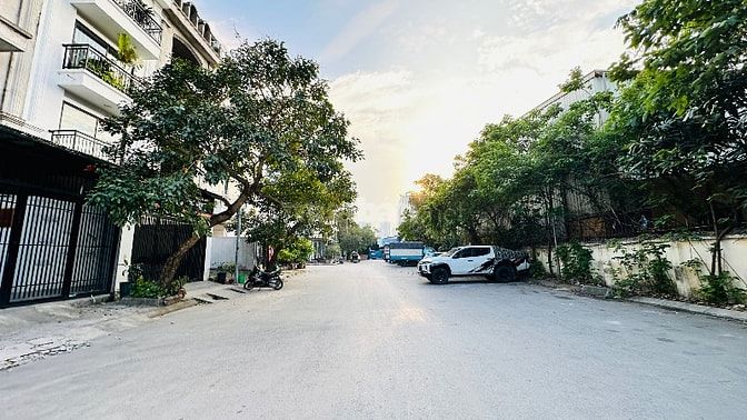 Bán nhà vườn liền kề, mặt đường lớn, thuộc khu biệt thự GREEN PARK 