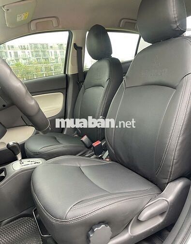 Attrage 2016 CVT trắng  bản đủ có smart key