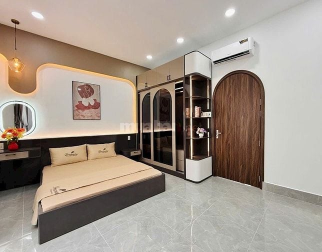 Bán nhà phố giá cực tốt, đường Lê Văn Sỹ P14 Q3, hẻm xe hơi, SHR