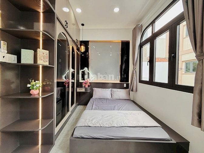 Bán nhà phố giá cực tốt, đường Lê Văn Sỹ P14 Q3, hẻm xe hơi, SHR