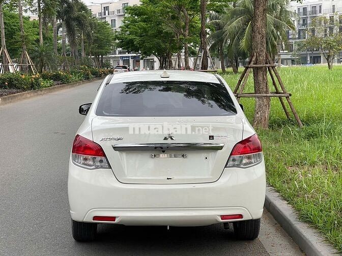 Attrage 2016 CVT trắng  bản đủ có smart key