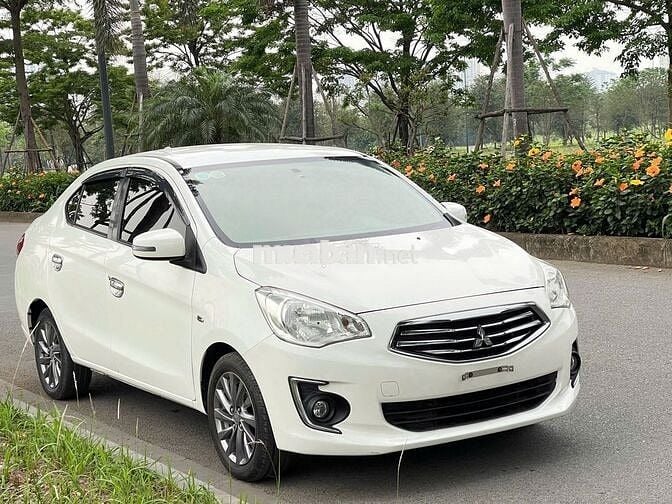 Attrage 2016 CVT trắng  bản đủ có smart key