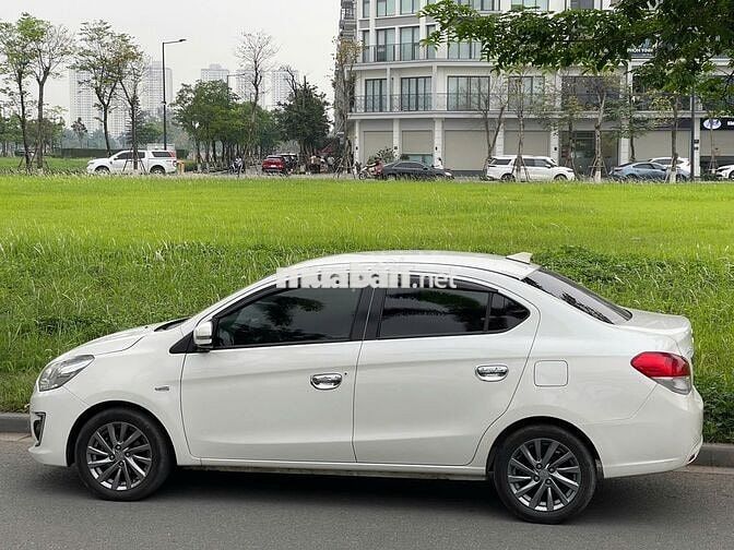 Attrage 2016 CVT trắng  bản đủ có smart key