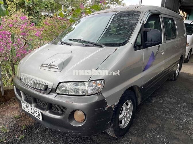 Hyundai Starex 2002 van 6 chỗ 900kg chạy cấm giờ