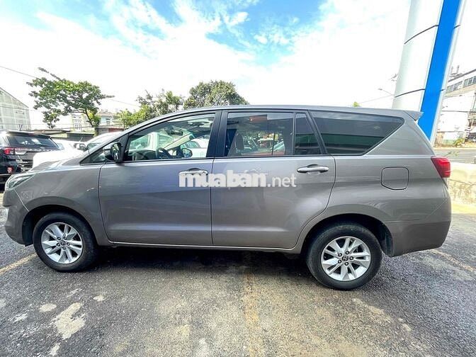 Toyota Innova 2020 E 2.0 MT - 200000 km