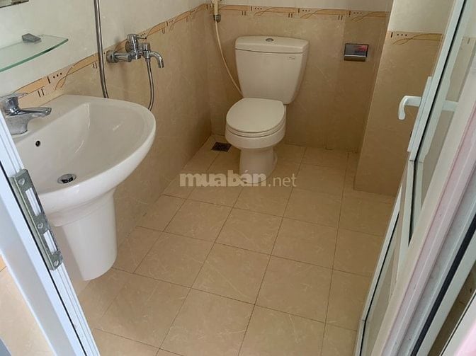 Cho thuê căn hộ chung đầy đủ đồ đạc có thang máy phố Hà Kế Tấn 