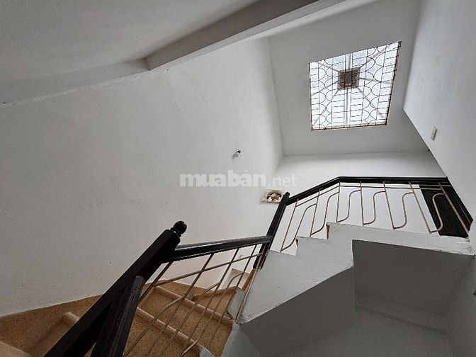 Cho thuê NR 3, 3WC, DTSD hơn 110m2 ngách 475/20 168 Nguyễn Xiển