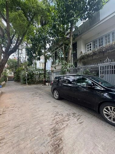 SIÊU PHẨM LONG BIẺN, ĐẲNG CẤP KINH DOANH, 2 THOÁNG VỈA HÈ ĐÁ BÓNG