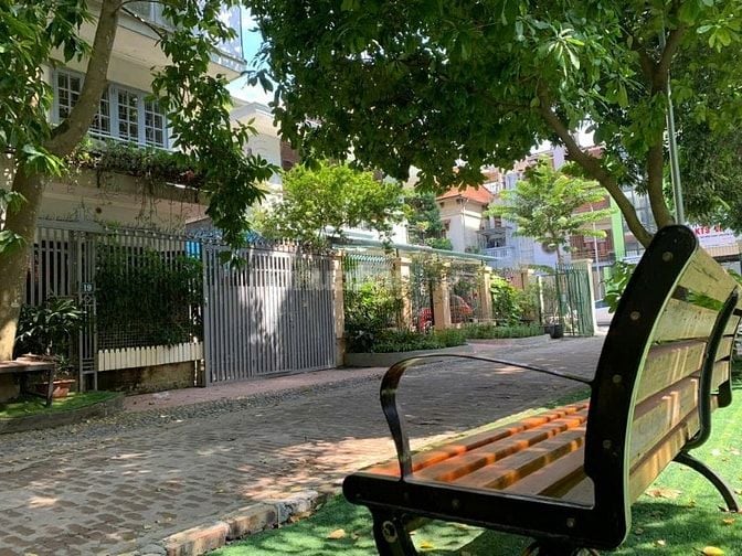 SIÊU PHẨM LONG BIẺN, ĐẲNG CẤP KINH DOANH, 2 THOÁNG VỈA HÈ ĐÁ BÓNG