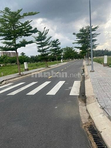Bán đất nền 90m2 giá 2 tỷ 750 triệu đường Đào Trí, Phú Thuận, Quận 7.