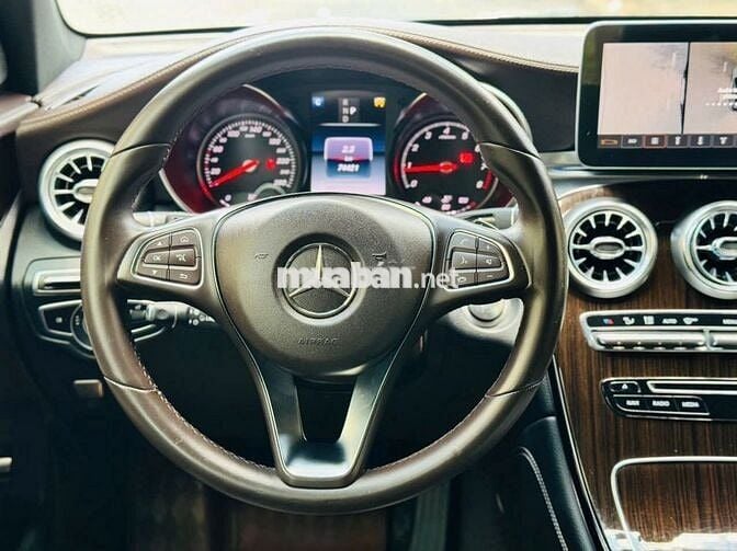 Mercedes Benz GLC200 2018 - 95000 km