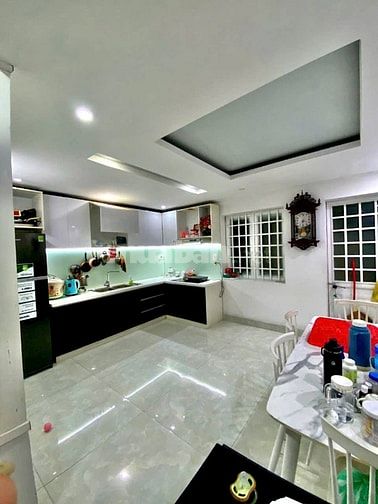 cần bán nhà 3 tầng fuf nội thất _ Trần Xuân Hòa ._ cạnh bãi tắm .