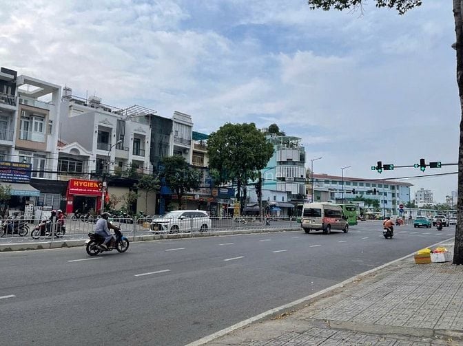 🍀Bán NHANH Nhà MTKD TÊN LỬA KHÚC ĐẸP - 4,5x20m 4 Tầng 🍀🍀