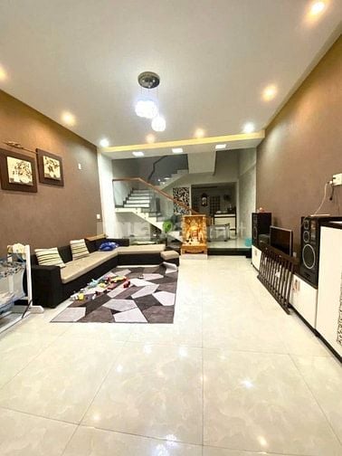 cần bán nhà 3 tầng fuf nội thất _ Trần Xuân Hòa ._ cạnh bãi tắm .