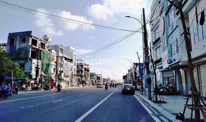 Bán nhà mặt đường Hồ Sen, mặt tiền 14m