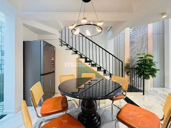 Nhà Mặt Tiền Sầm Uất Hai Bà Trưng, Q.3 – 67.5m² – Giá Tốt Cho Nhà 