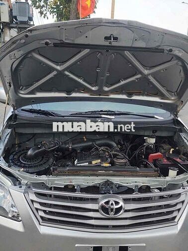 Toyota Innova 2013 2.0E