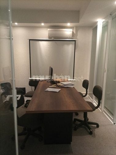 Có sẵn đồ dùng bàn ghế . tủ lạnh. Lò vi sóng