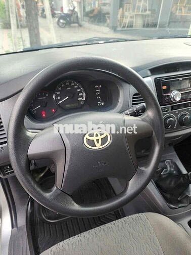 Toyota Innova 2013 2.0E