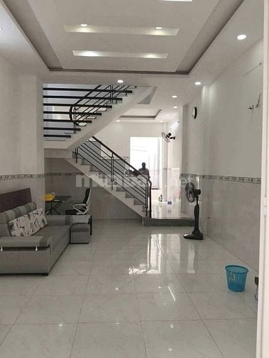 Chính chủ gửi bán gấp nhà đẹp 4,2*12 trệt lầu 2phong 2tolet giá 2ty2
