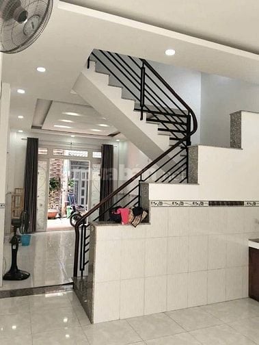 Chính chủ gửi bán gấp nhà đẹp 4,2*12 trệt lầu 2phong 2tolet giá 2ty2